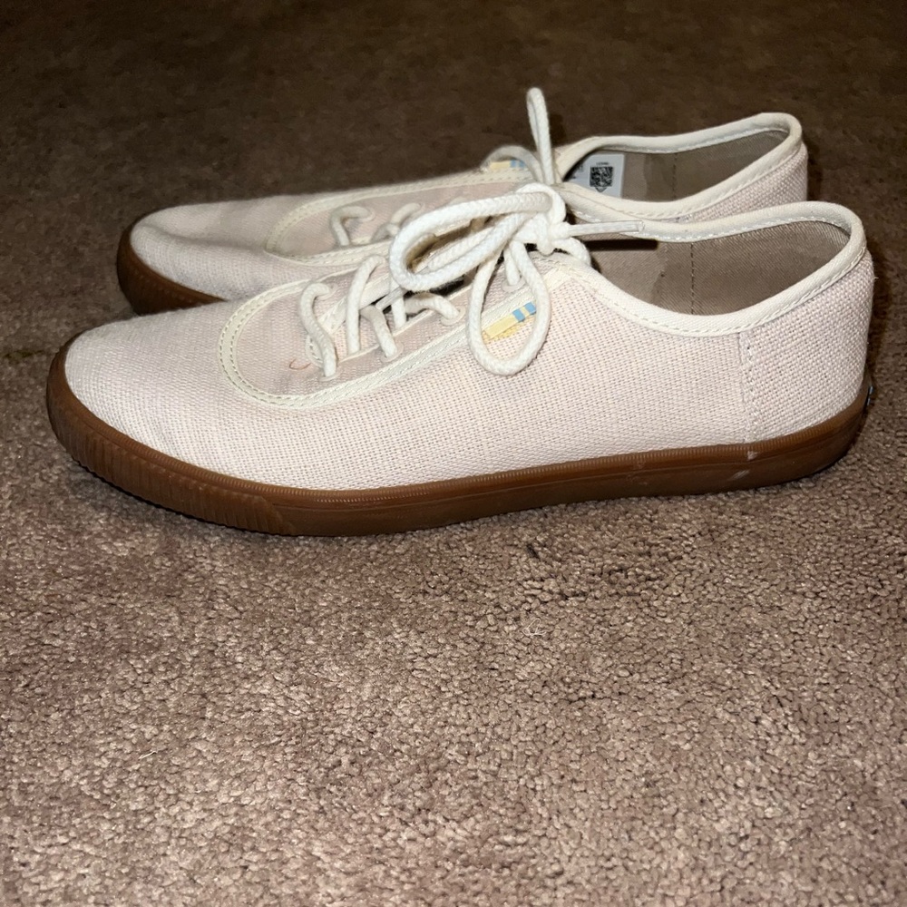 TOMS SHOES